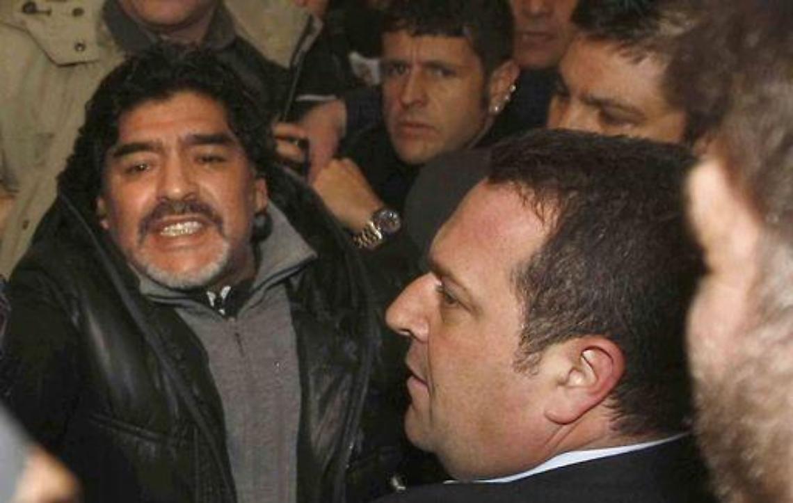 Calcio/ Maradona &egrave; a Napoli. E spunta una fidanzata 22enne