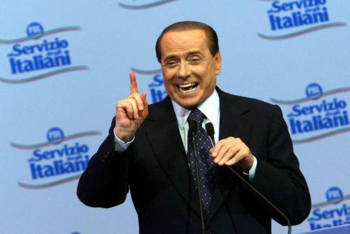 Elezioni/ Berlusconi irride Monti: Piove, governo ladro...