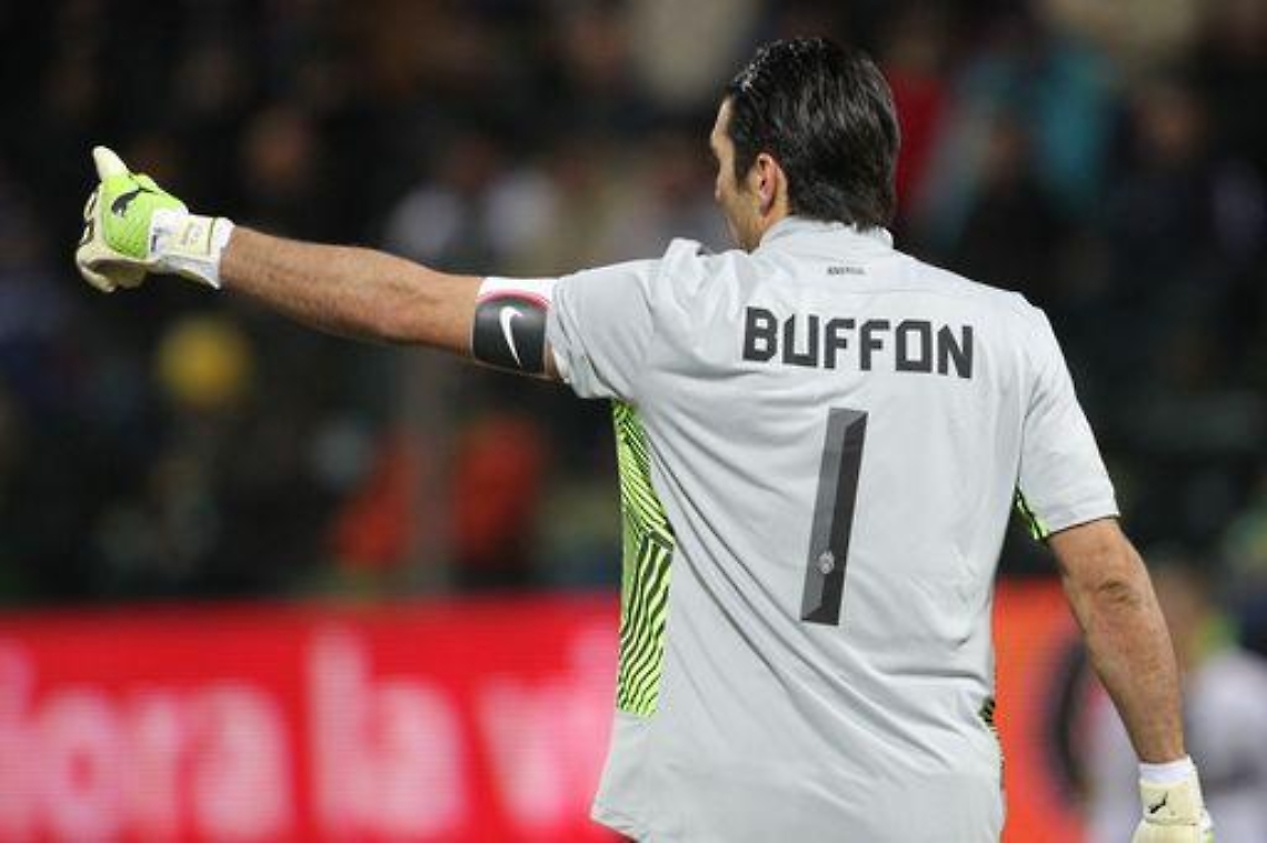 Elezioni/ Buffon testimonial di Monti: Finalmente uno serio