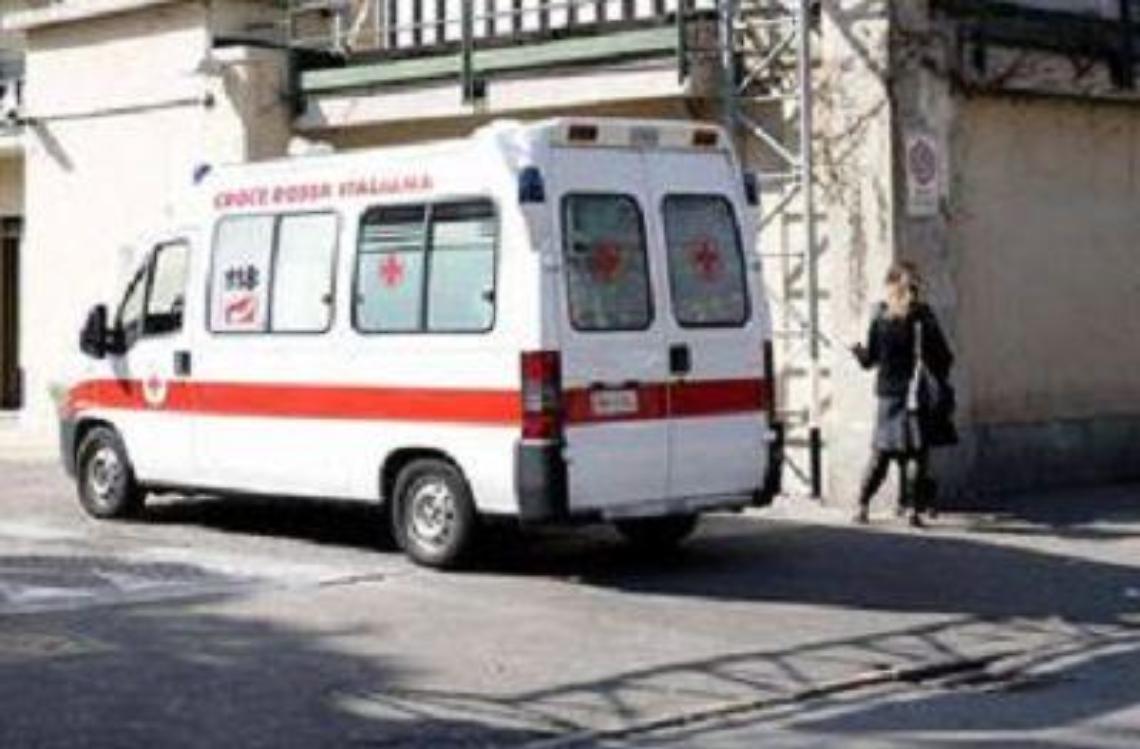 Milano, grave 21enne caduto da impalcatura in zona San Babila