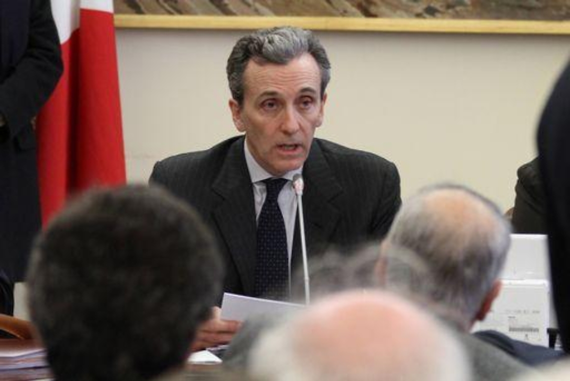 Tesoro/ Tasso Btp 10 anni balza al 4,83%, a 5 anni sale al 3,59%