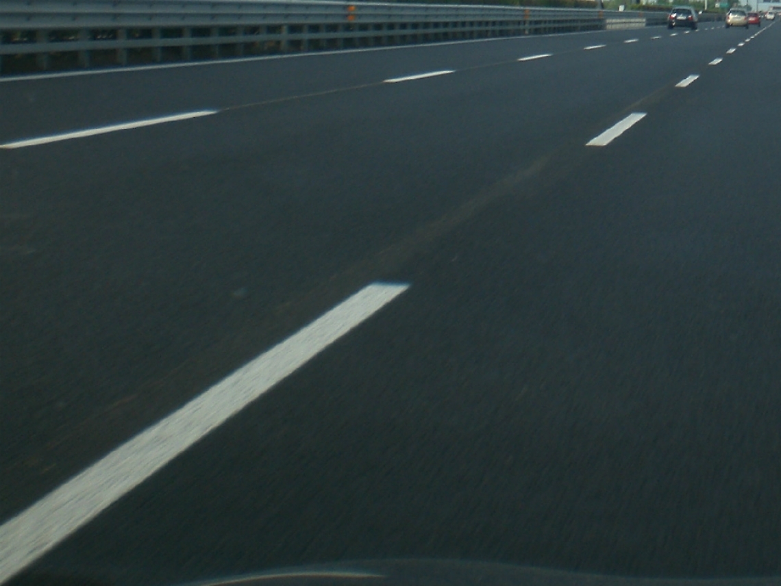 Attimi di paura in autostrada<br/>Si incendia una motrice