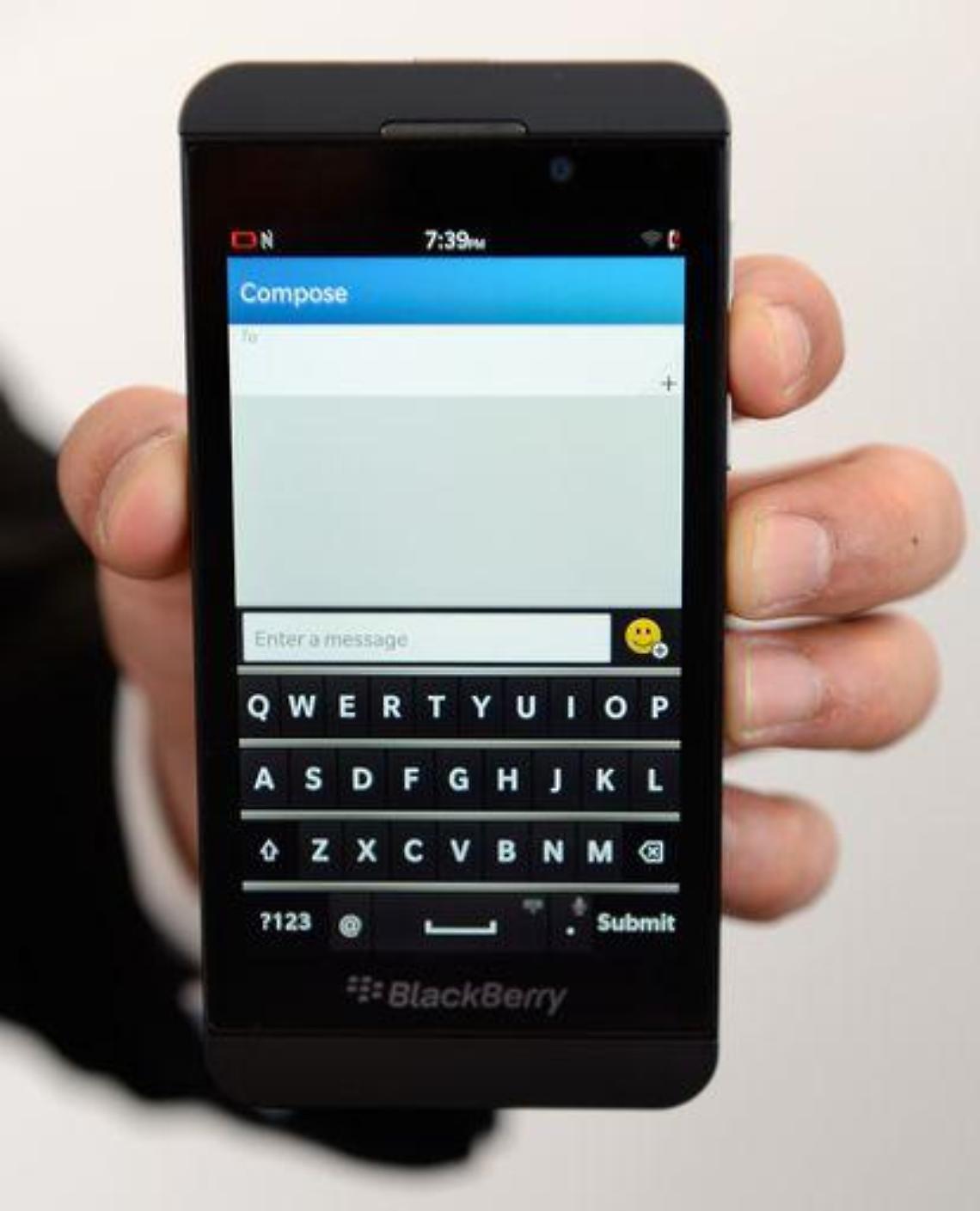 BlackBerry/ Trimestrale sopra le stime, delusione su calo clienti
