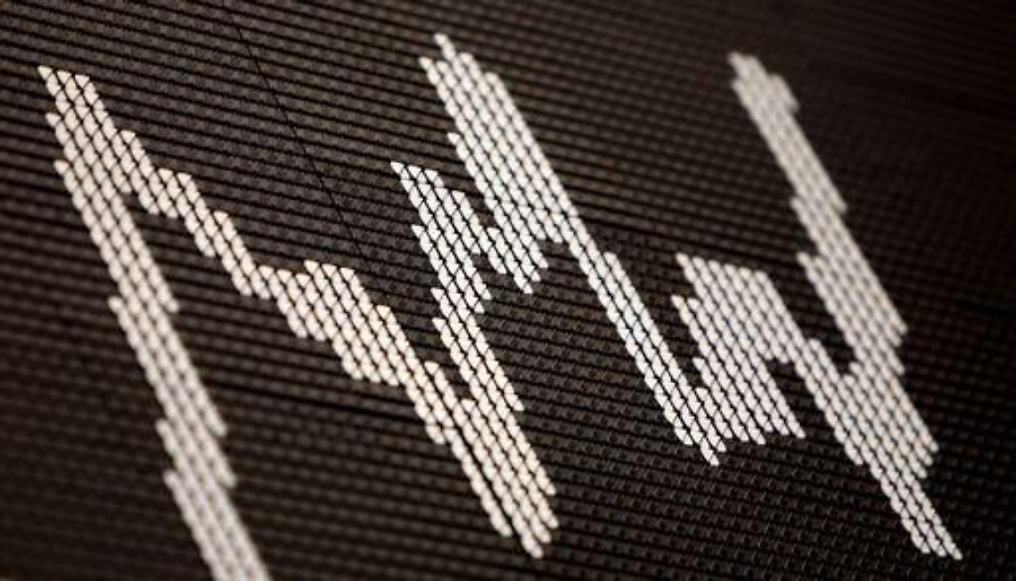 Borsa/ Milano gira in positivo +0,1%, spread Btp-Bund a quota 340