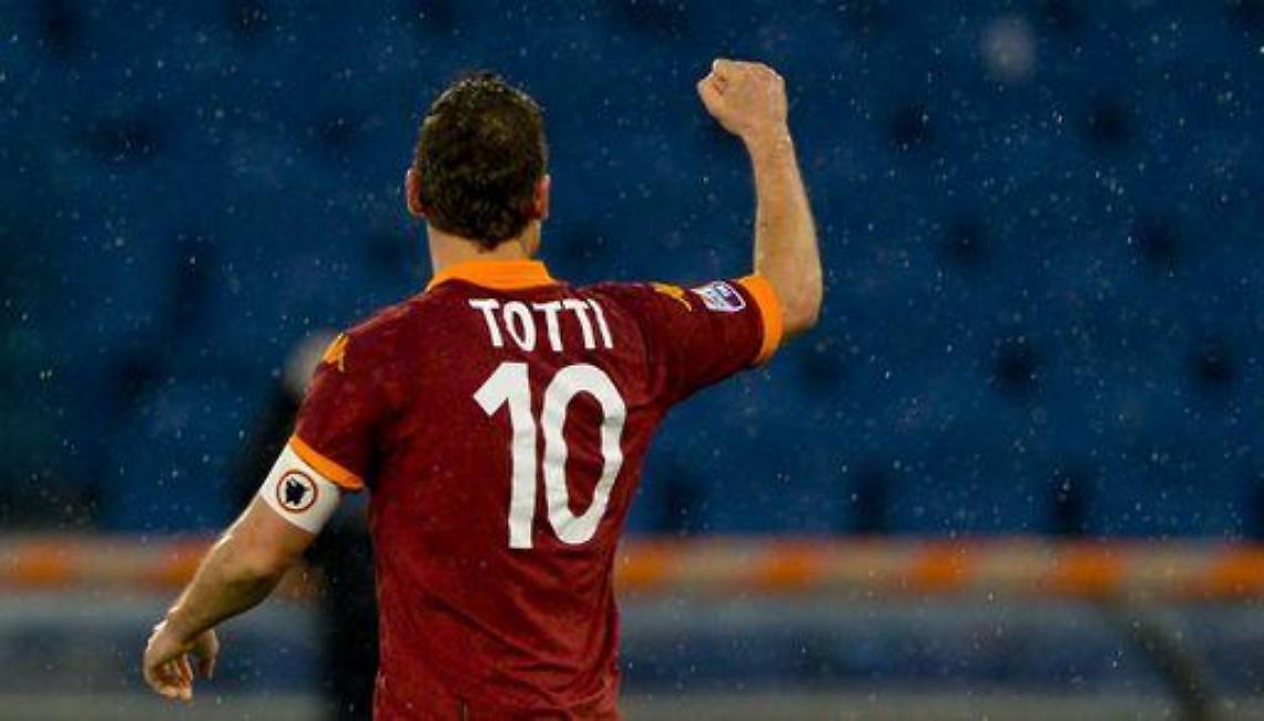 Calcio/ Serie A, la Roma vince e aggancia la Lazio