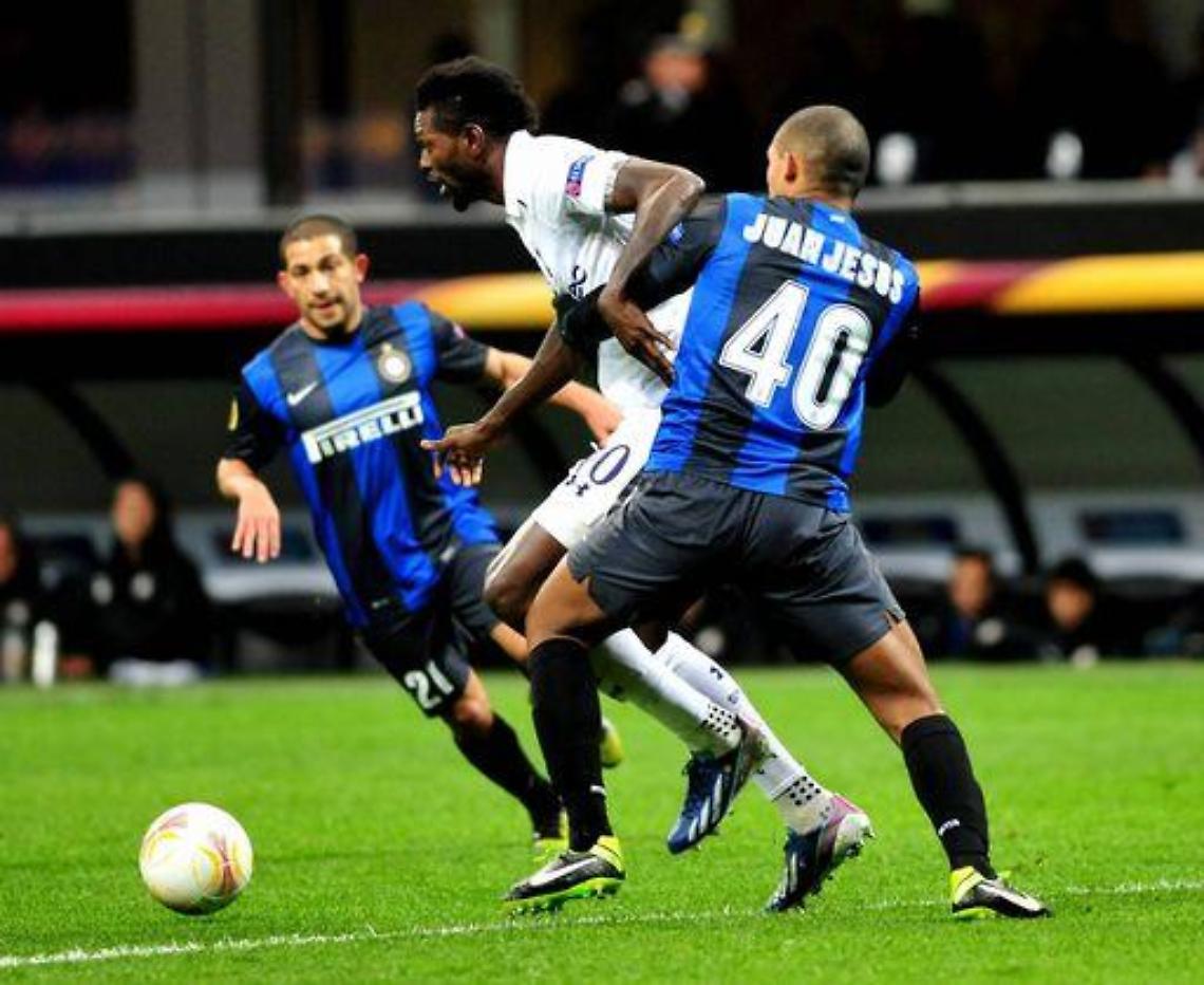 Calcio/ Ululati a Adebayor, l'Inter rischia grosso