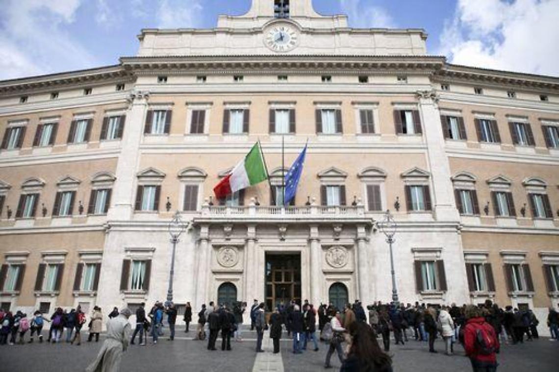 Camera/ Grillini gi&agrave; in Aula, occupano ultime file emiciclo