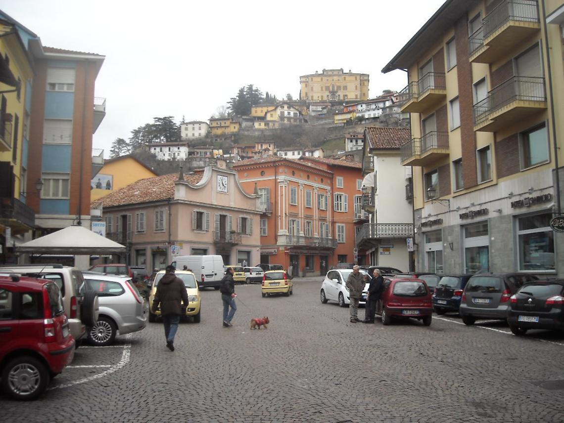 Canelli: stalli blu anche in piazza Aosta