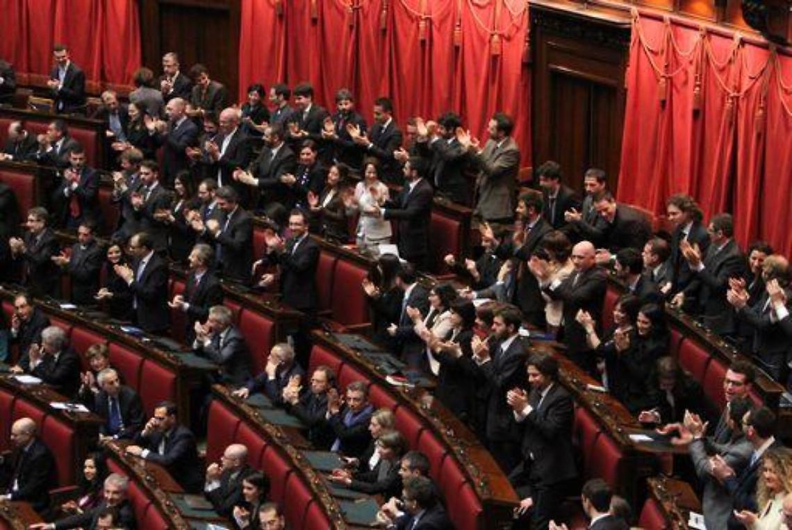 Caos Parlamento, solo fumate nere. Vendola al Pd: votiamo M5S