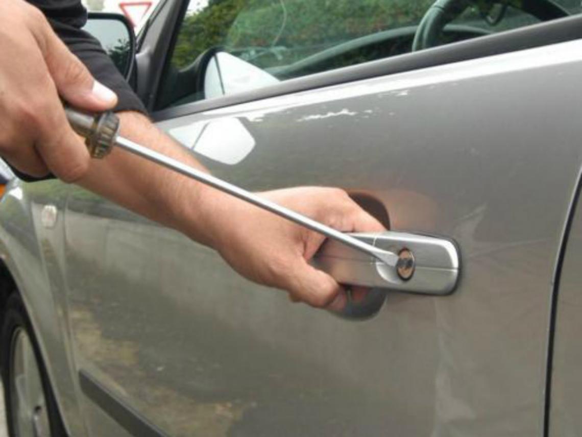 Cercano di rubare sulle auto in v.le Pilone: arrestati dalla polizia due 20enni