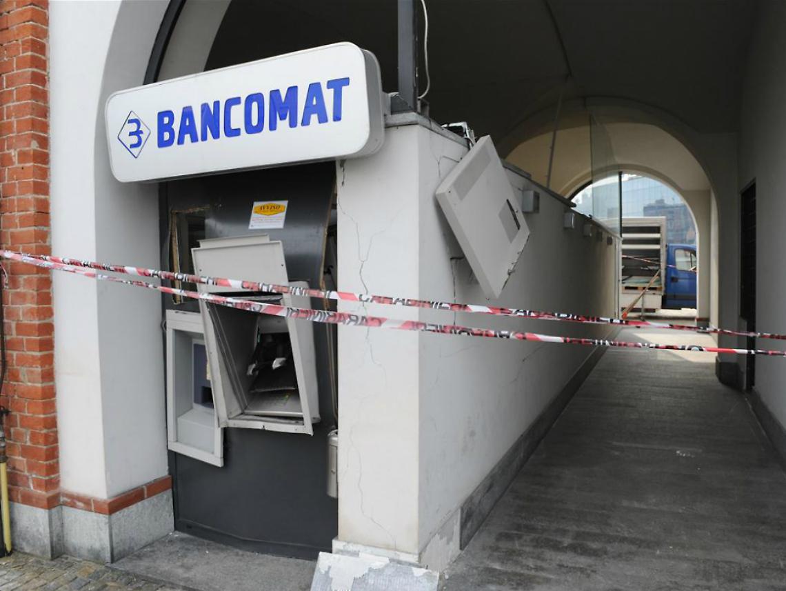 Esplosione sabato mattina<br/>alla Banca d'Alba di corso Ivrea