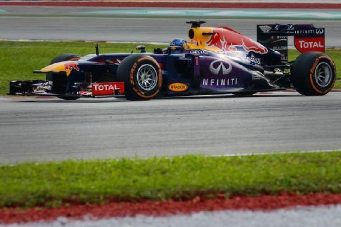 F1/ Gp Malesia: vince Vettel, Alonso subito fuori