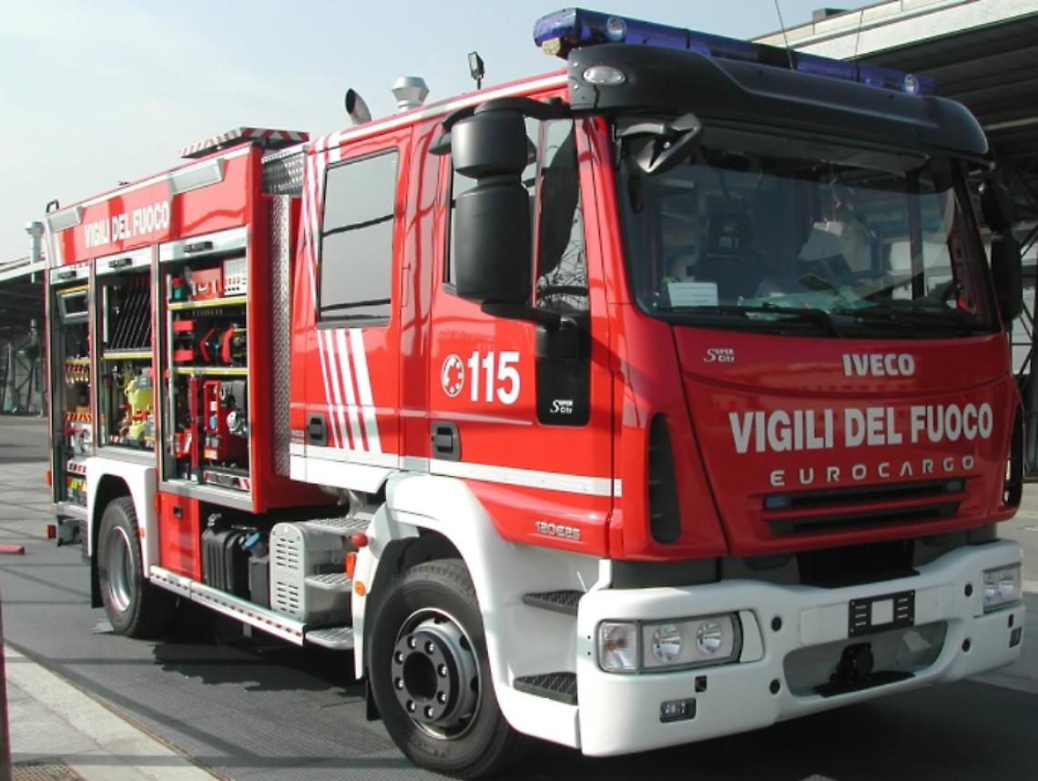 I vigili del fuoco al campo nomadi<br/>per il controllo di una bombola del gas