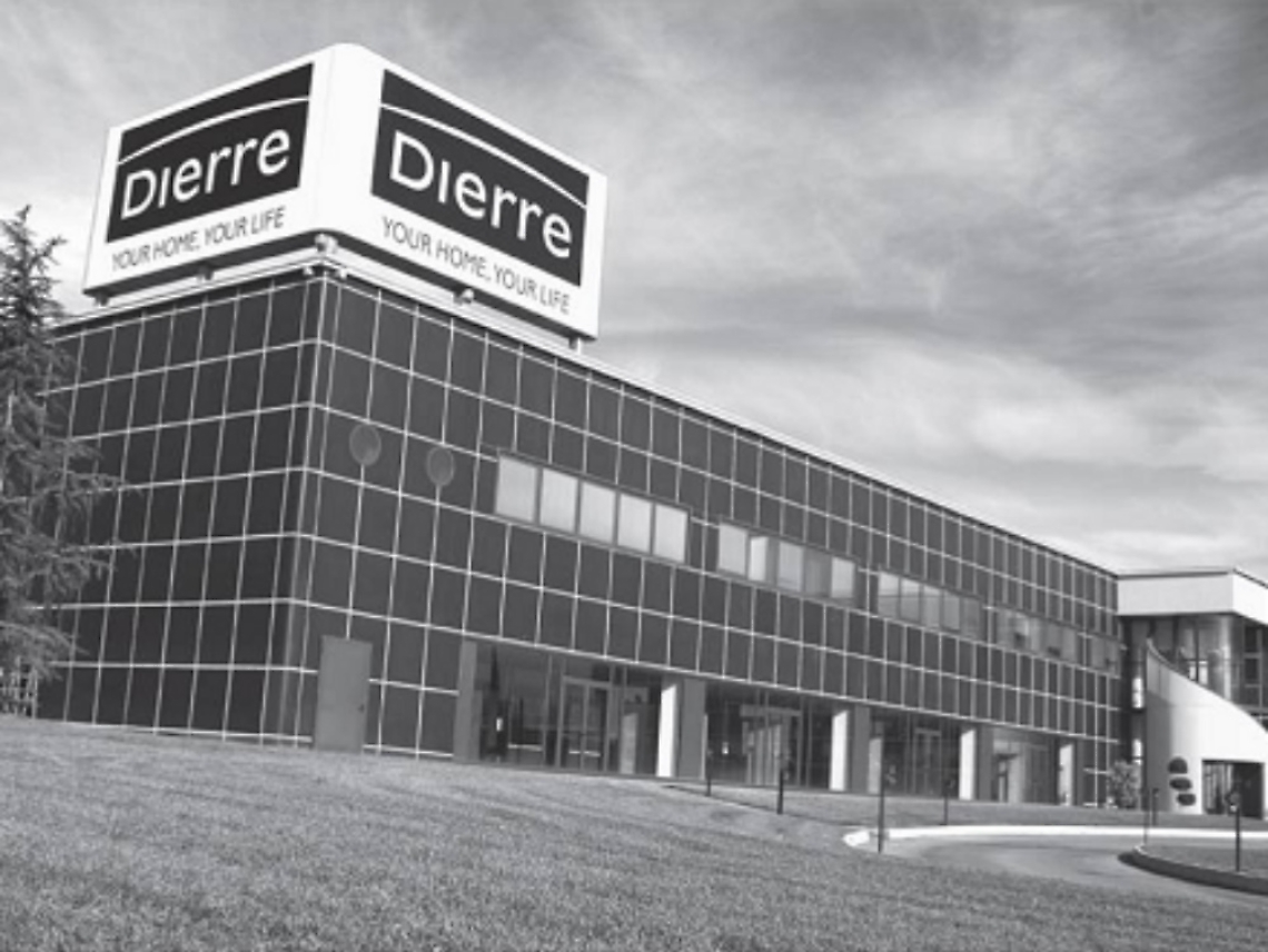 Incendio alla Dierre di Villanova: i pompieri domano le fiamme. Nessun ferito