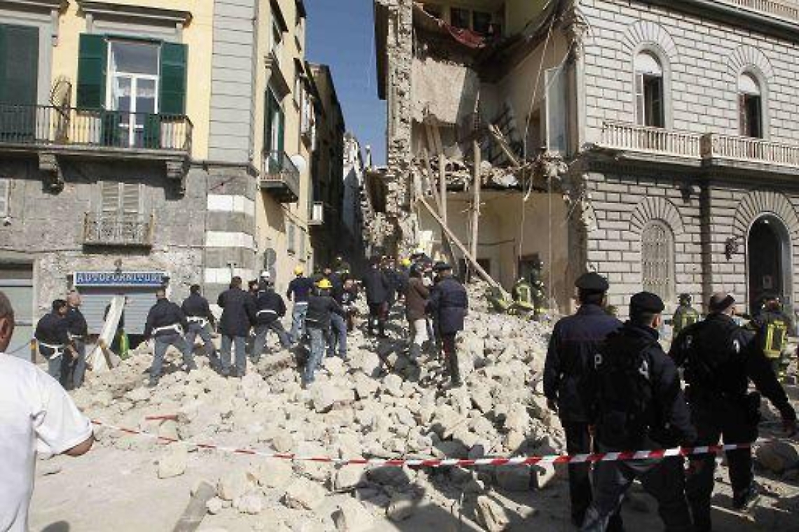 Napoli, palazzo crollato/ Nessun disperso ma ricerche continuano