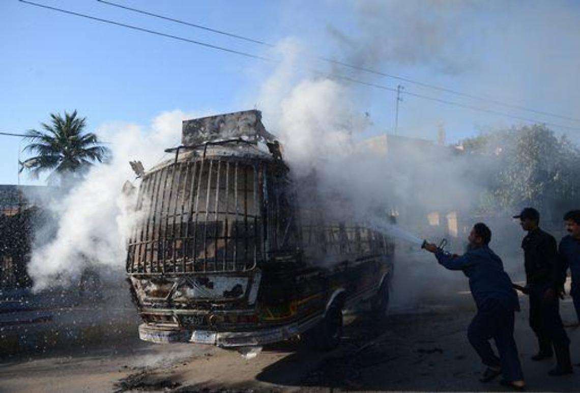 Pakistan/ Bus finisce in un burrone, morti 23 soldati pachistani