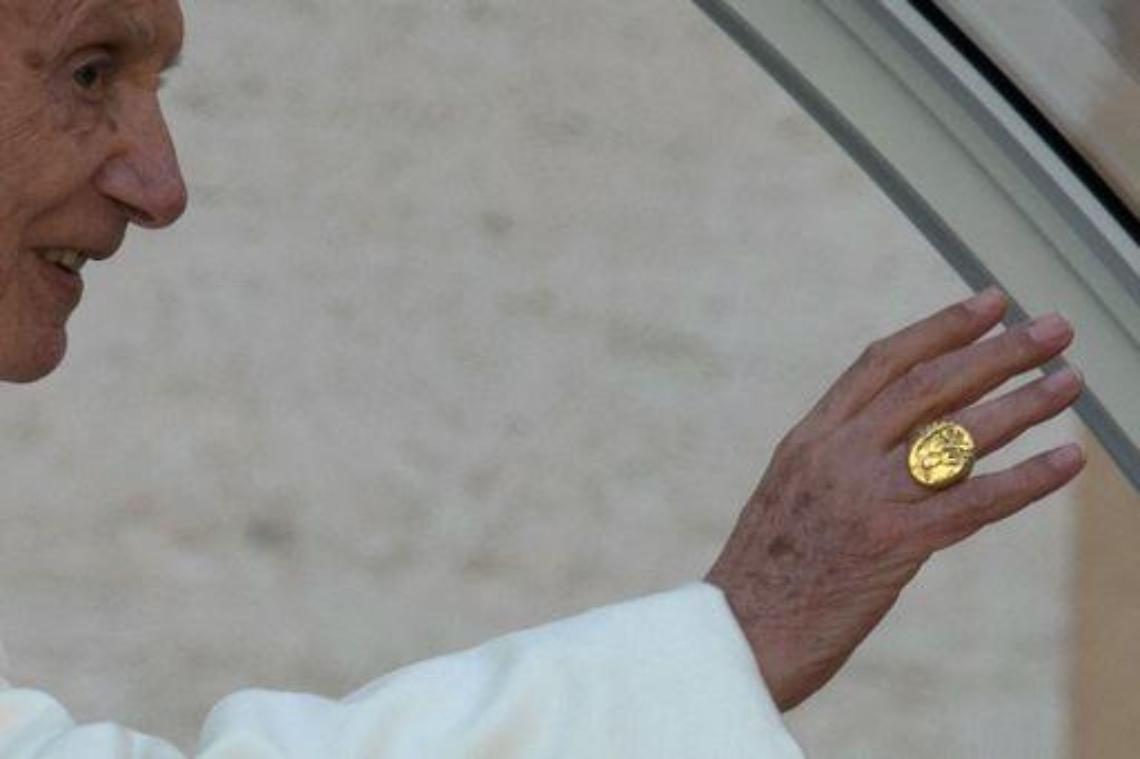 Papa/ Anello pescatore di Benedetto XVI &egrave; stato annullato
