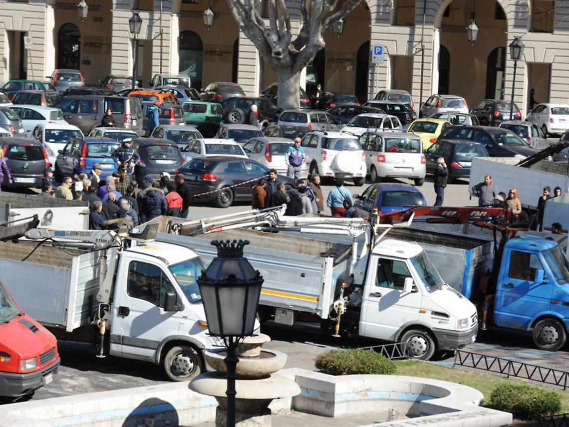 Rottamai fermi da due mesi<br/>le loro famiglie sono in ginocchio