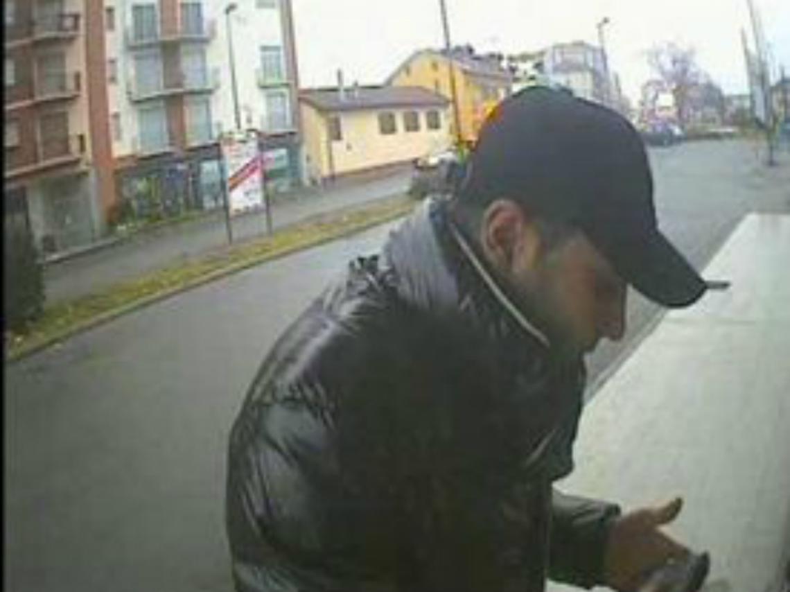 Skimmer e "forchette" ai bancomat:<br/>arrestato un romeno di 37 anni