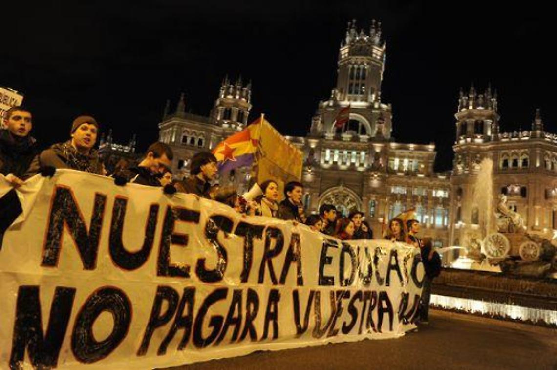 Spagna/ Migliaia di studenti in piazza contro tagli scuola