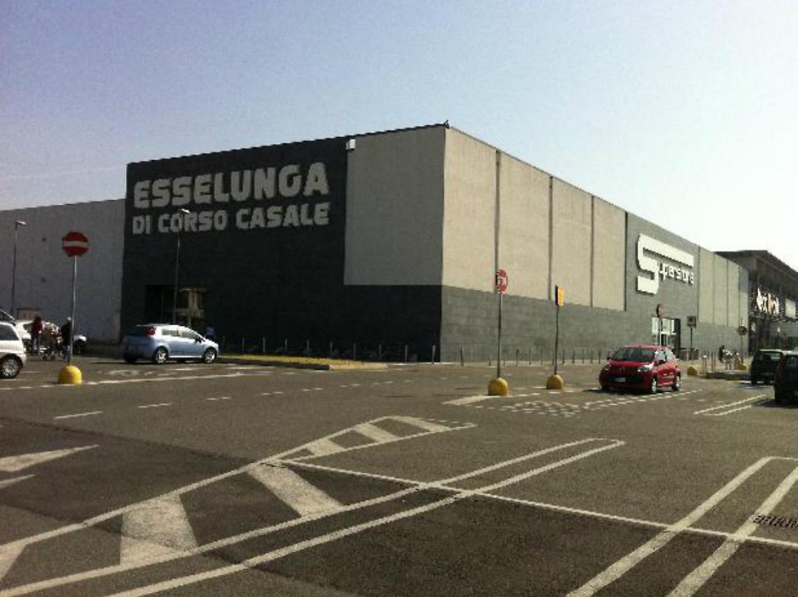 Tentato furto di cibo e abiti all'Esselunga, denunciato un marocchino