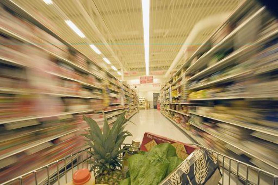 Commercio/Coldiretti:7 famiglie su 10 tagliano qualit&agrave; e quantit&agrave;