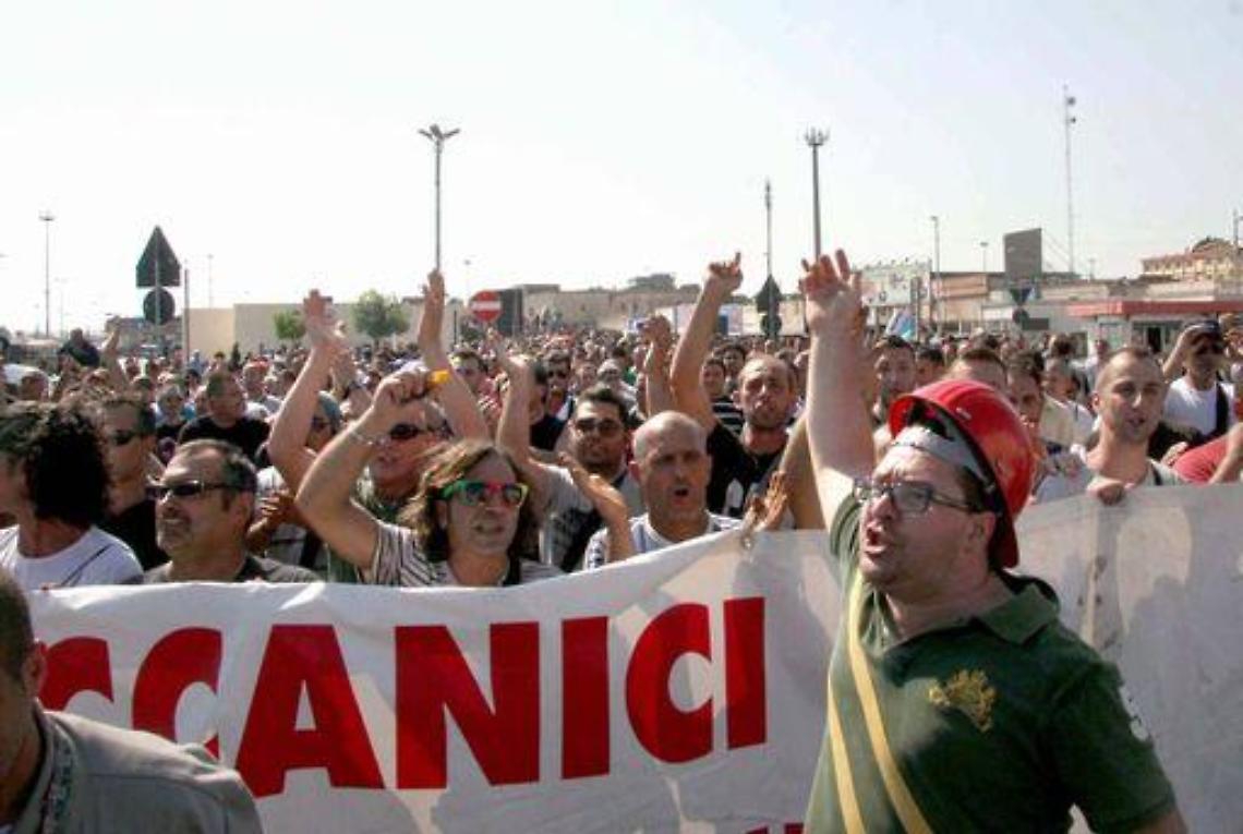 Crisi/ Sindacalista Cgil aggredito con coltello a tavolo azienda