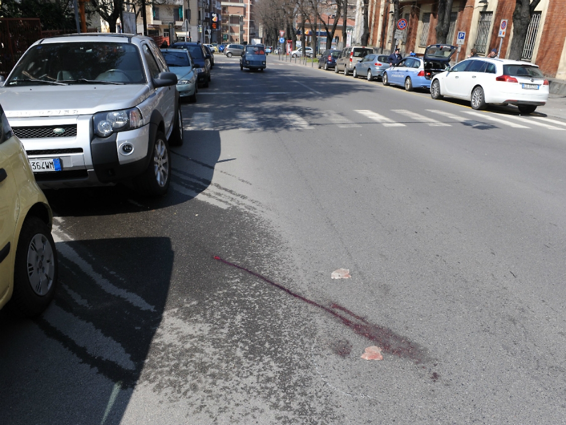 Donna investita di fronte alla Questura<br/>Prognosi riservata all'ospedale di Asti