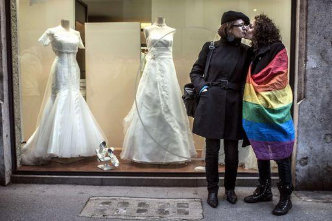 Francia/ Matrimonio omosessuale, voto solenne il 23 aprile