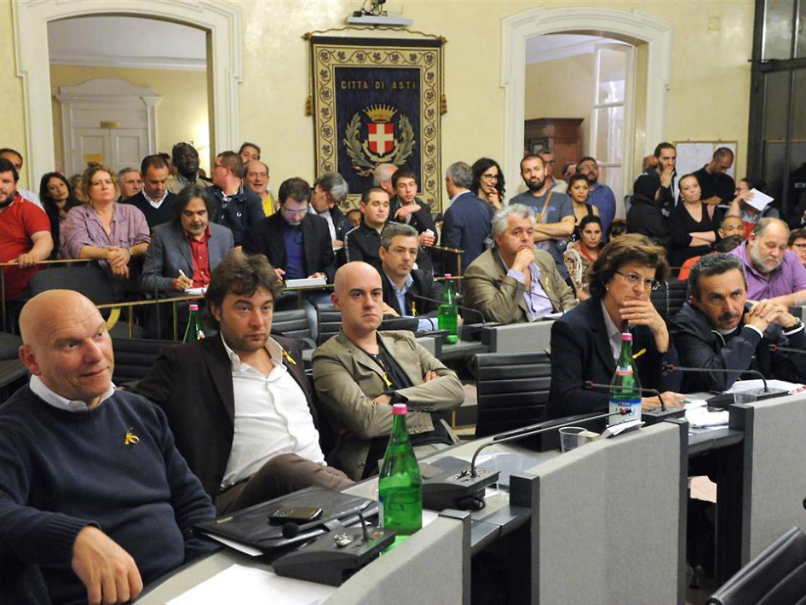 99 famiglie in emergenza abitativa, i numeri<br/>della crisi al Consiglio aperto su casa e lavoro