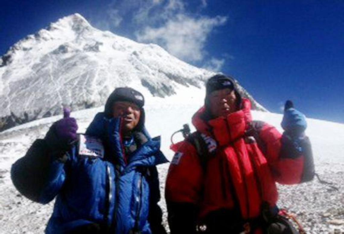 Alpinismo/ Giapponese 80enne in vetta all'Everest, da record
