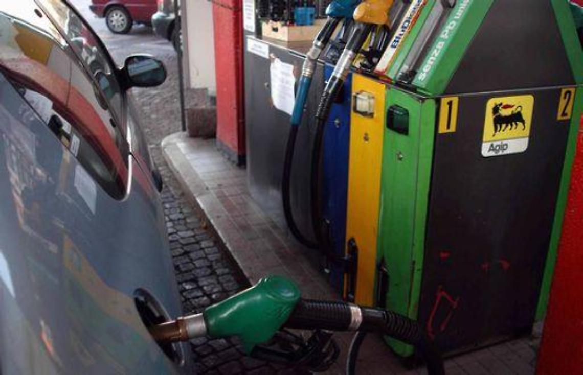 Benzina/ Prevale stabilit&agrave; prezzi, solo qualche ritocco al rialzo