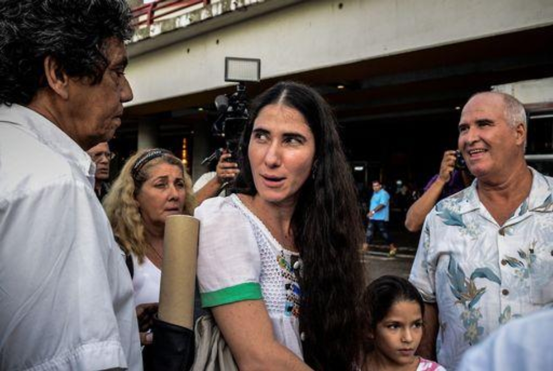 Cuba/ La blogger dissidente Yoani Sanchez rientrata all'Avana