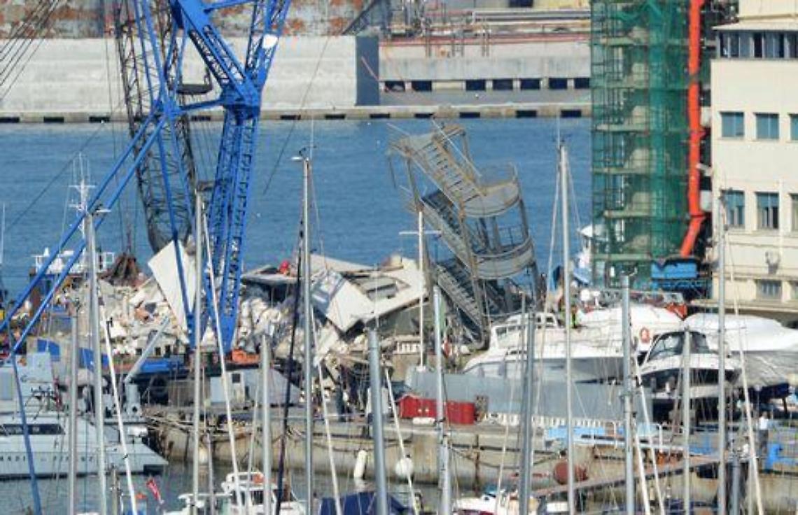 Disastro Genova/ Nel giorno del lutto la rabbia dei portuali