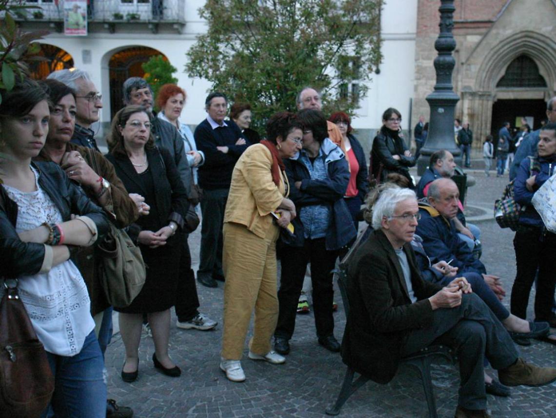 In piazza un "rosario laico" per ricordare Don Gallo