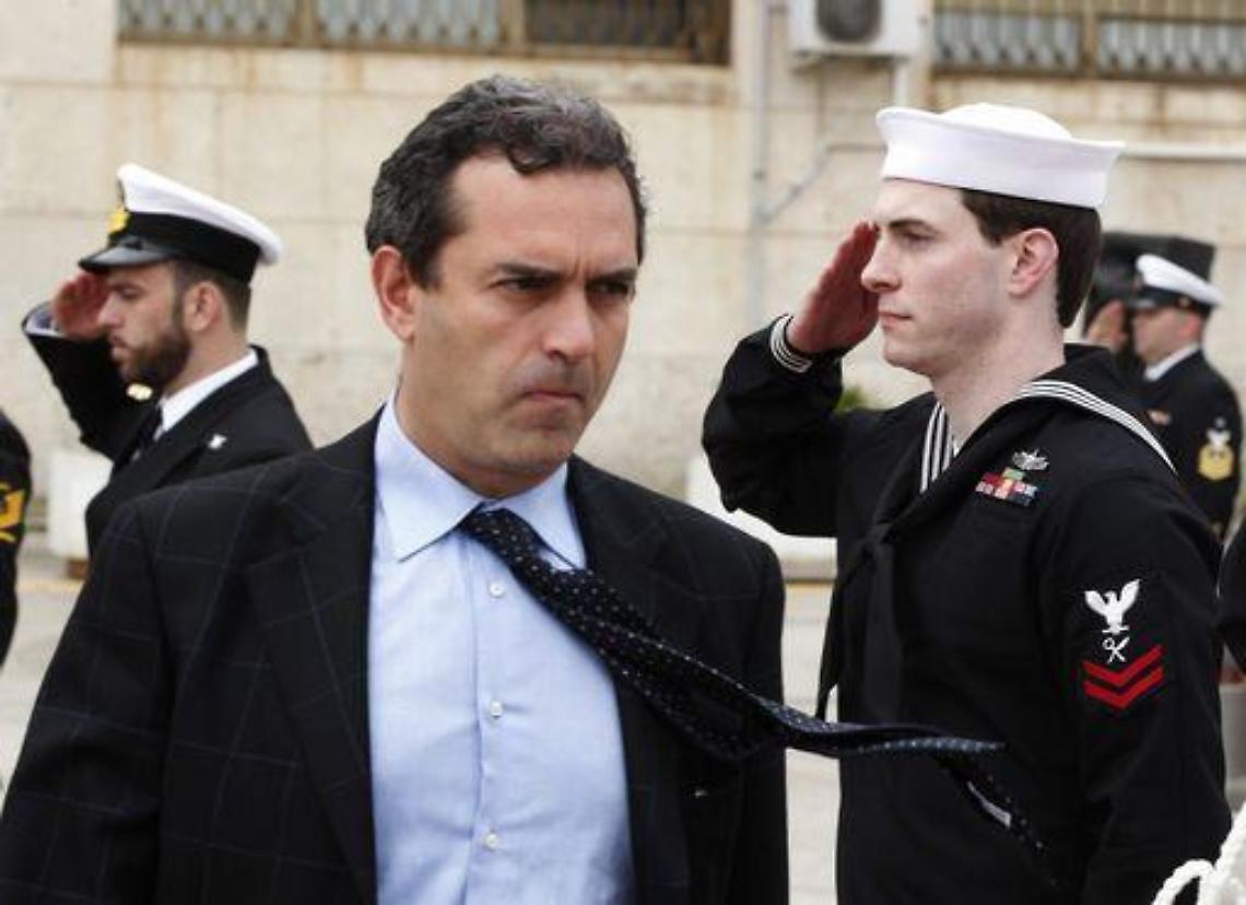 Napoli, indagati sindaco e assessore Mobilit&agrave; per buche strade