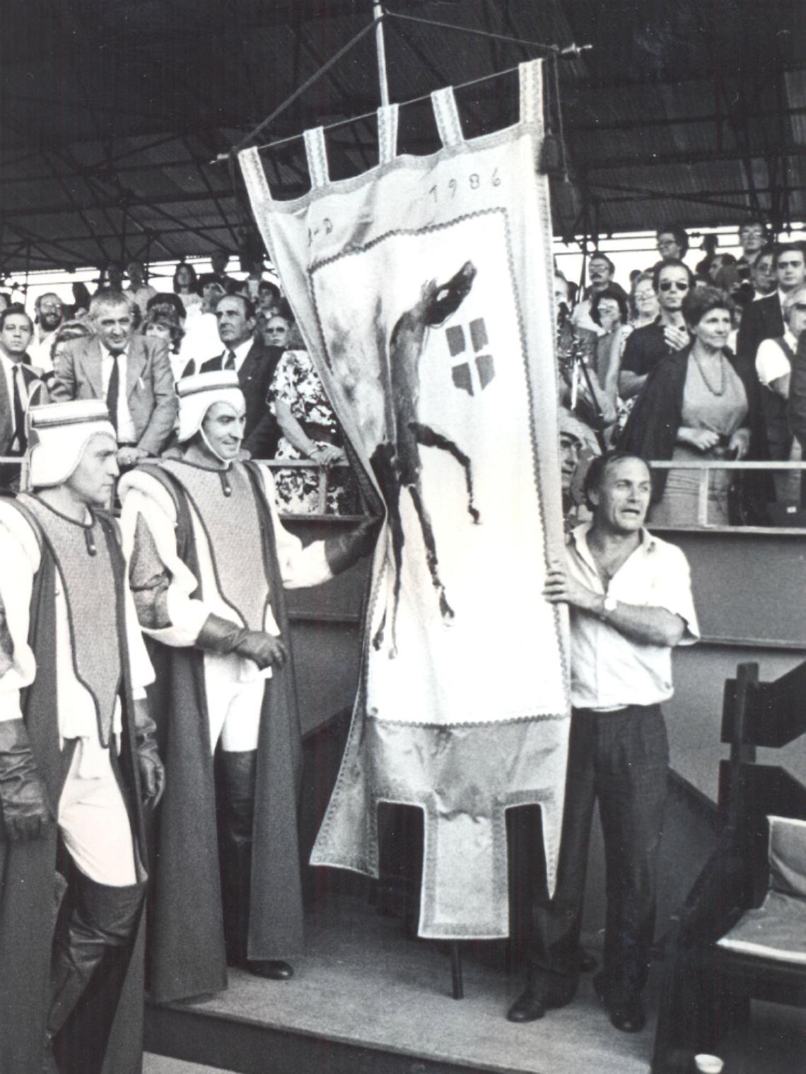 Palio, 1986: Canapino beffa Aceto,<br/>Nizza fa suo il Drappo