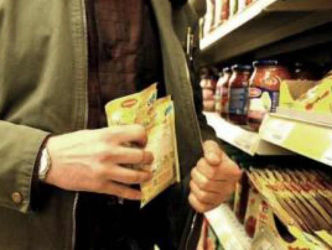 Rubano formaggi e schiuma da barba,<br/>due denunciati dai carabinieri di Alba