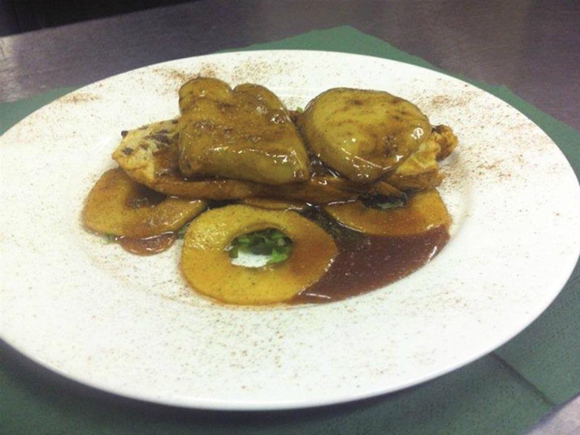 Scaloppa di foie gras in riduzione di passito e mele