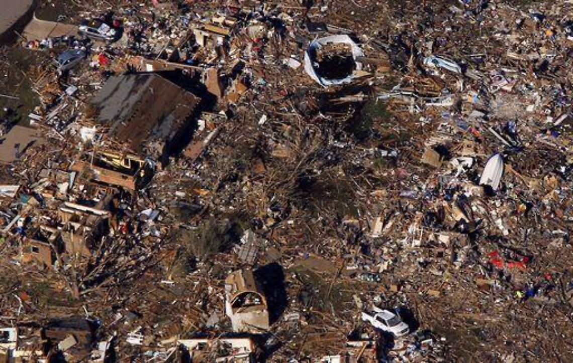 Usa/A Moore si cercano ancora dispersi fra le macerie del tornado