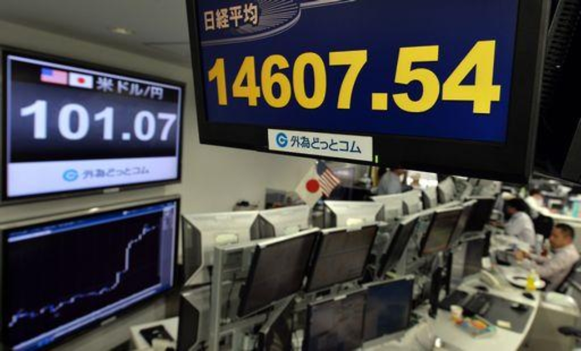 Borsa/ Tokyo crolla, Nikkei a -3,83%, bocciato piano riforme Abe