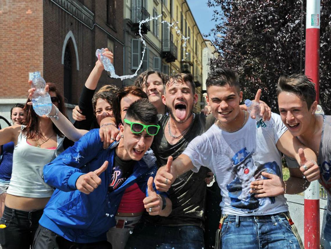 Gavettoni e caroselli<br/>Scuola, ci si rivede a settembre