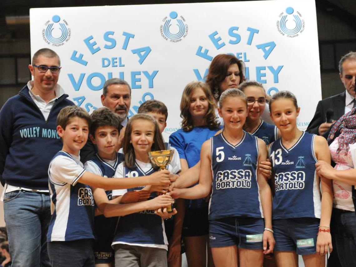 Il volley astigiano festeggia al Palasanquirico