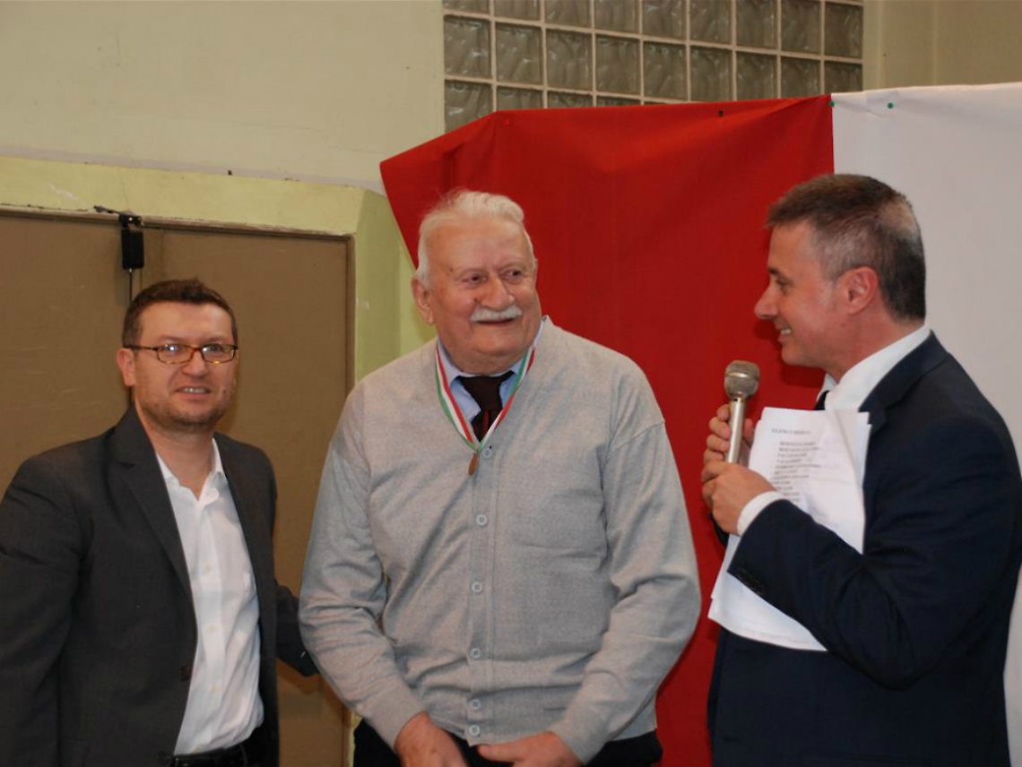 "Nel lager di Teuka bastonate per una patata"