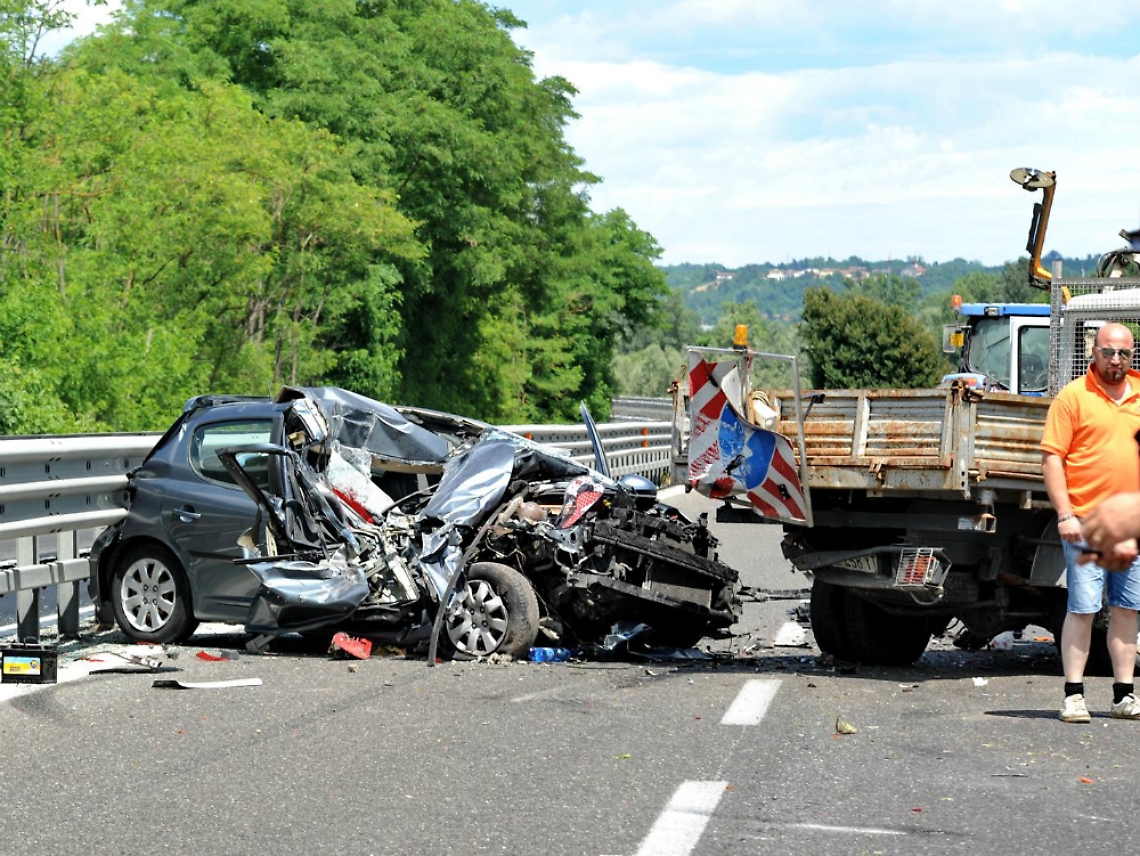 Sciagura in tangenziale: ancora gravissime le condizioni della bimba coinvolta