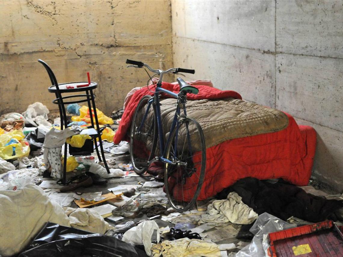 Chi &egrave; lo sconosciuto che vive<br/>nel garage in corso Matteotti?