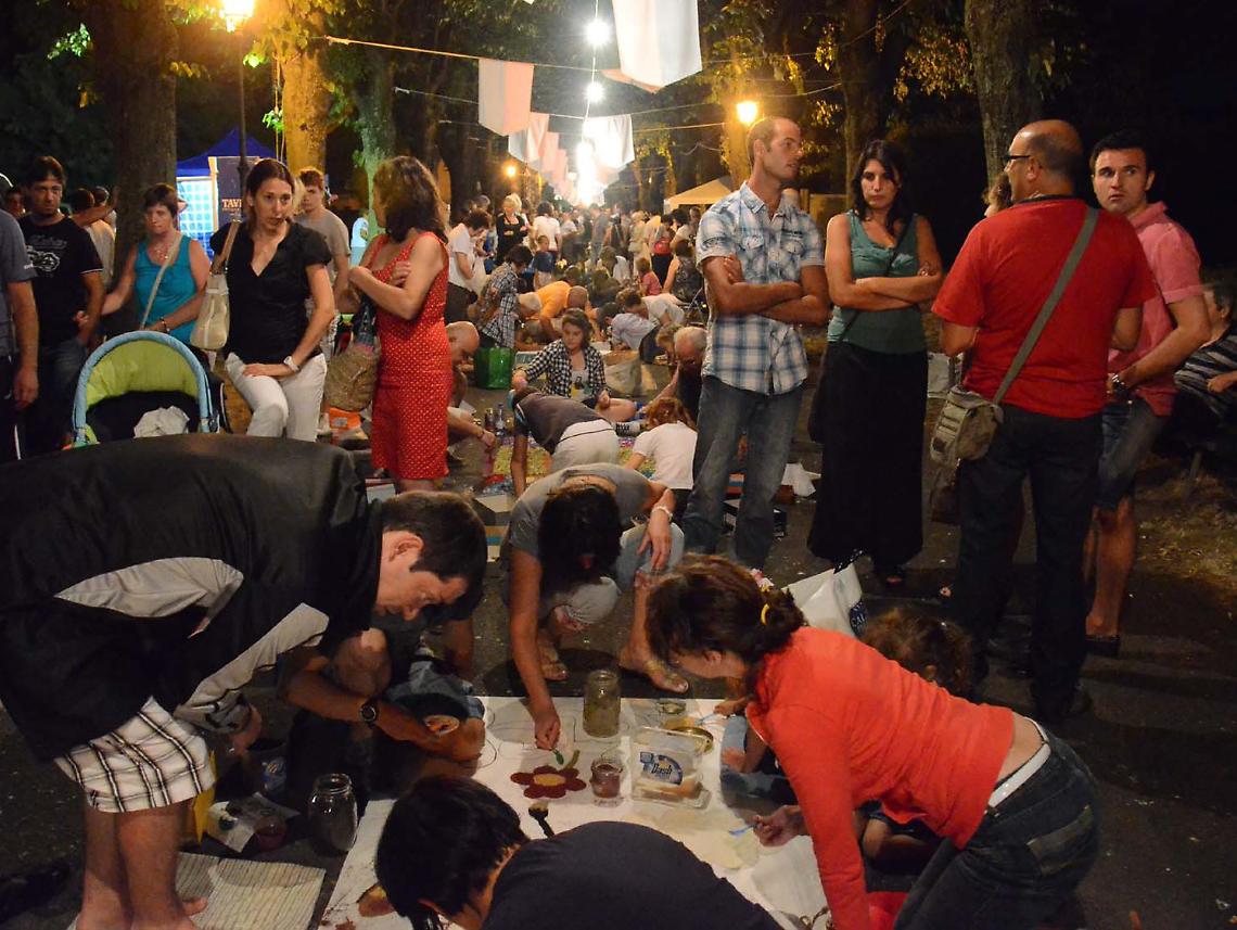 La magia dellInfiorata celebra lApparizione a Villanova