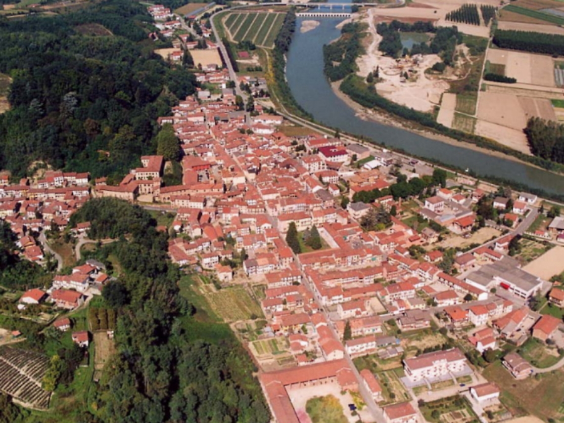 A Rocchetta Tanaro don Giuseppe Bologna presenta il suo libro "Ricordi"