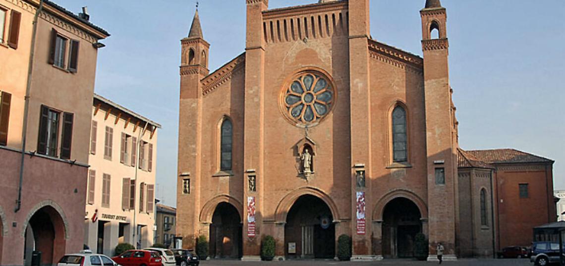 Finta guida turistica truffava comitive di visitatori stranieri ad Alba