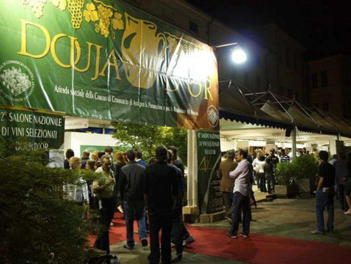 Niente bottiglie in vendita alla Douja<br/>dopo le 20 del sabato delle Sagre